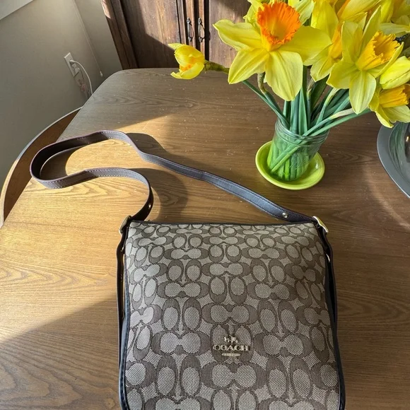 Coach Brown Signature Crossbody Bag ne - Picture 3 of 16